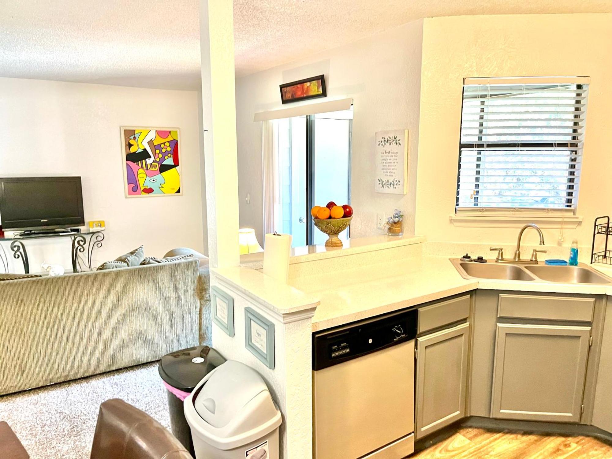 Daytona 2 Bed Apartment 10 Minutes To Beach With Balcony Port Orange Dış mekan fotoğraf